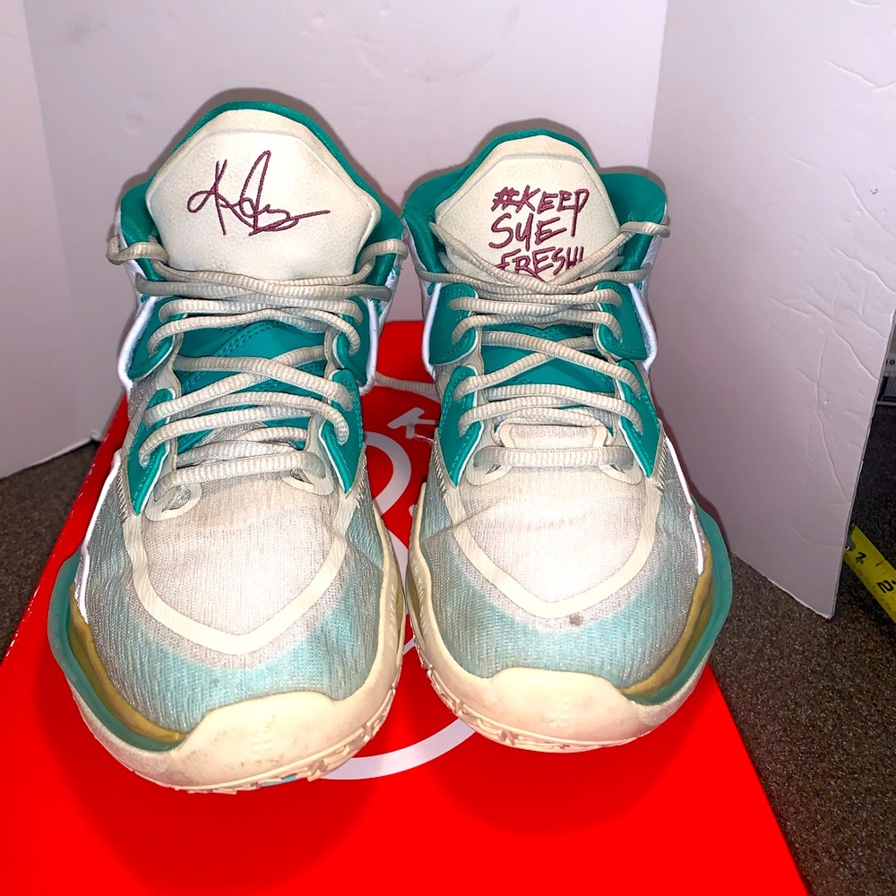 Nike Kyrie Infinity Shoes Sea Glass/Dynamic Turquoise:Size 8.5 V. Good Condition
